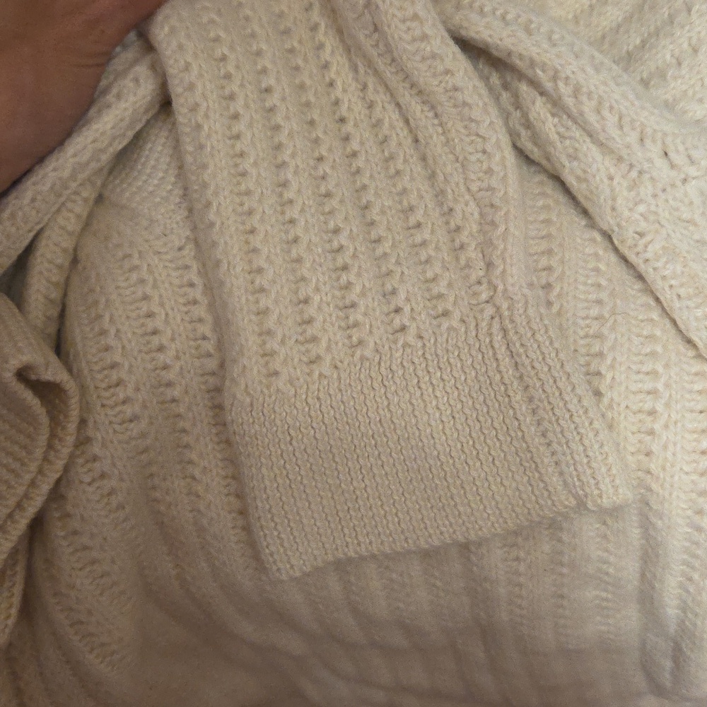 Authentic Gucci Cashmere Sweater - Picture 8 of 8